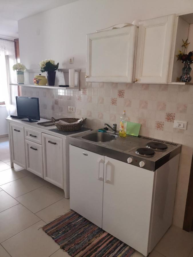 Apartment Martin - 10 Mt To The Beach Rovinj Zewnętrze zdjęcie